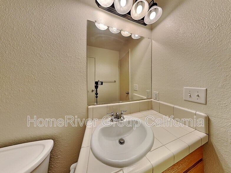 Building Photo - 9127 Newhall Dr