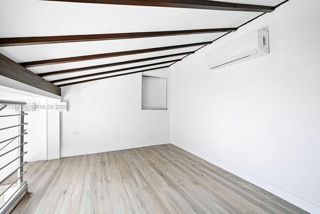 Building Photo - 876 NE 81st St