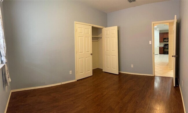 Building Photo - 5733 Pebble Ridge Dr