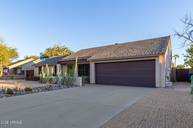 Building Photo - 6501 E Sandra Terrace