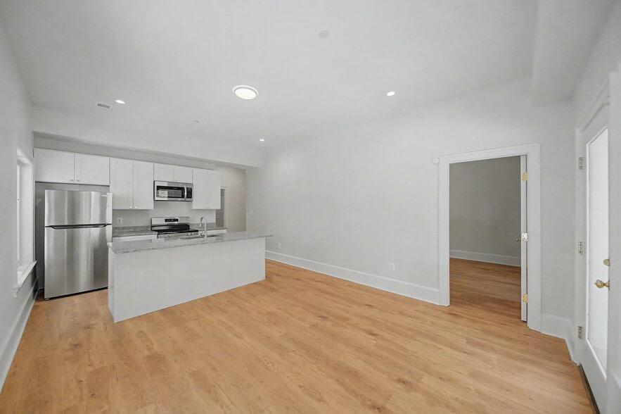 Building Photo - 10205 Sorrel Ave