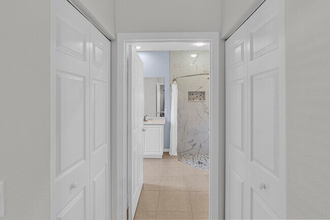 Building Photo - 1864 S Dovetail Dr