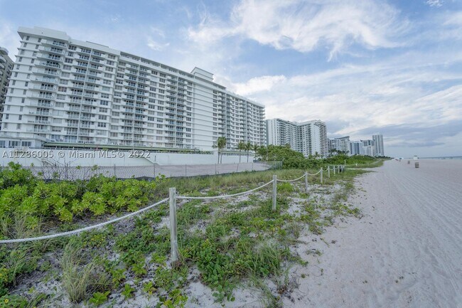 Building Photo - 5601 Collins Ave