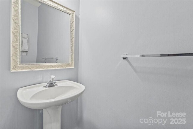 Building Photo - 9920 Eden Hall Ct