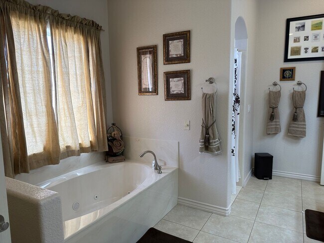 Building Photo - Fully Furnished Short-Term Rental in Fort Mohave-3BD/2BA