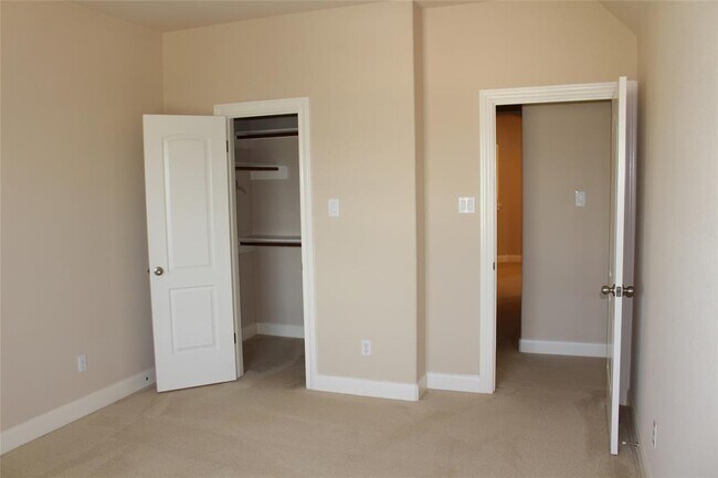 Building Photo - 7617 Menler Dr