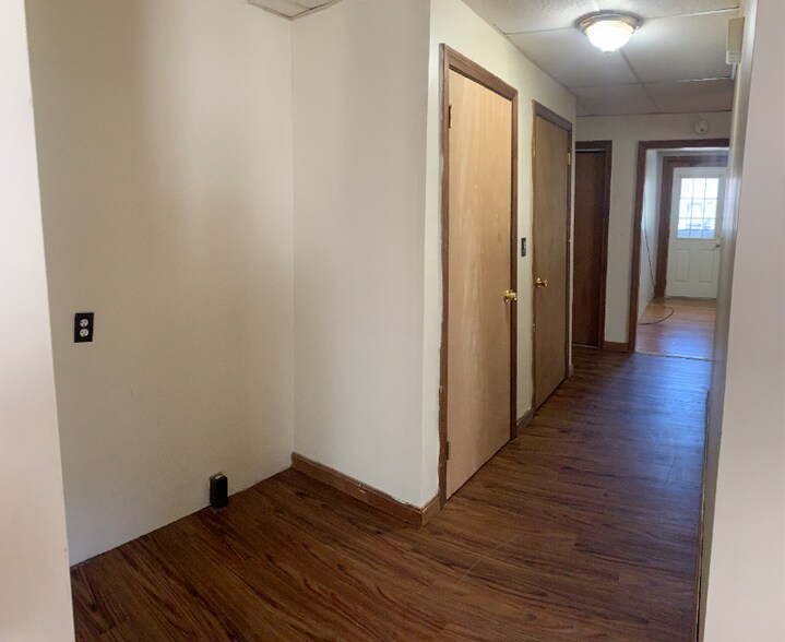 Building Photo - 3 E Main St