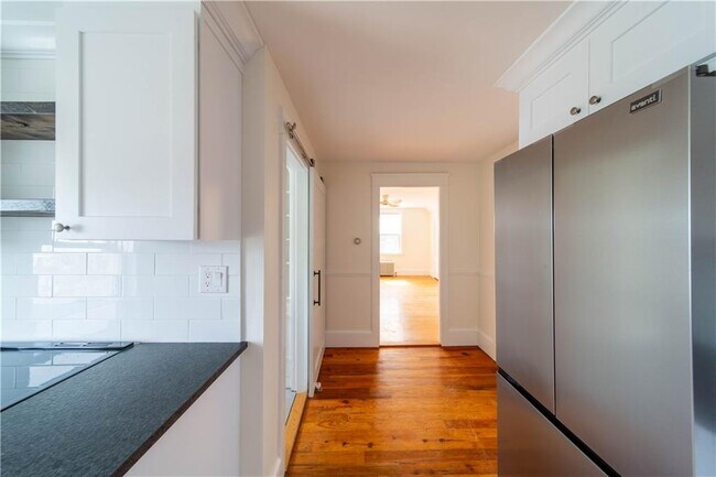 Building Photo - 21 Division St