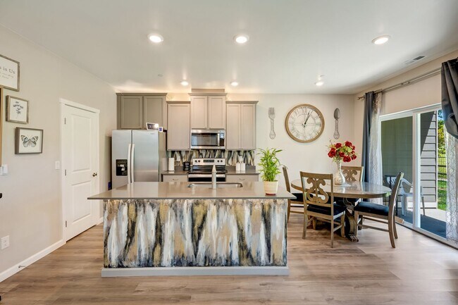 Building Photo - Newly Built Townhome 4bd 2.5ba