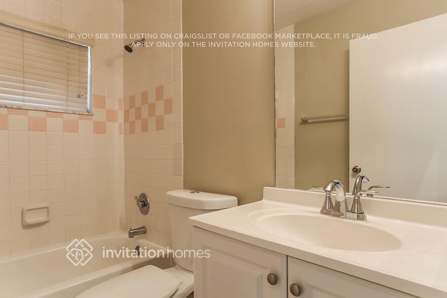 Building Photo - 576 NW 48th Ave