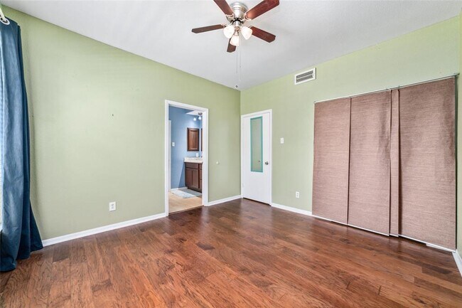 Building Photo - 2121 El Paseo St