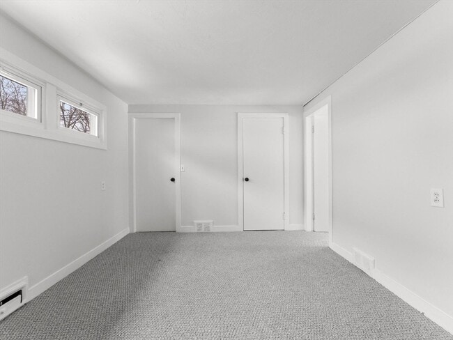 Building Photo - 28 Crestview Dr