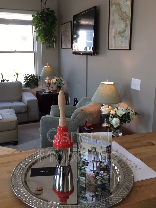 Building Photo - 425 Campbell Ave SW