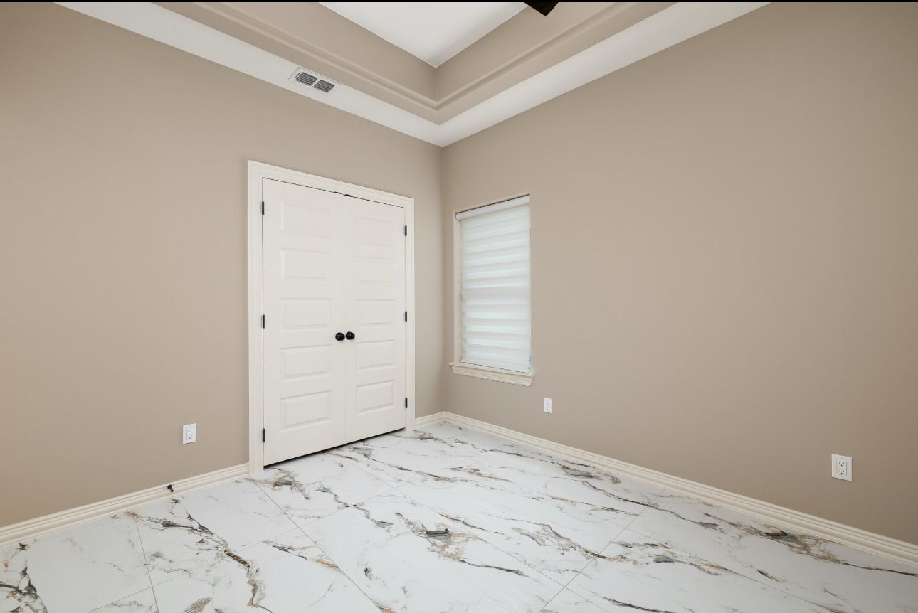 Building Photo - 303 Mistletoe Ave