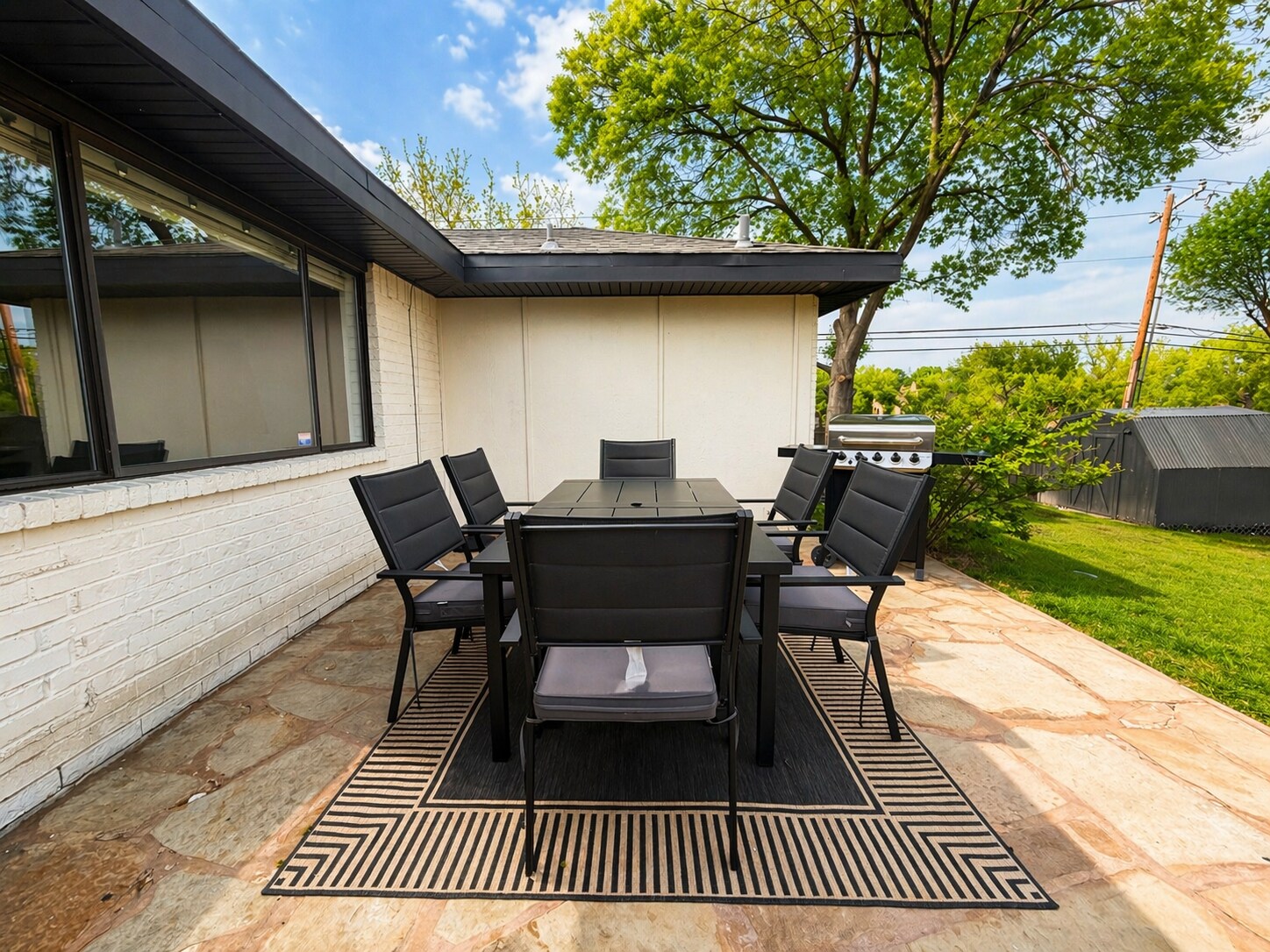 Building Photo - 3840 Horizon Dr