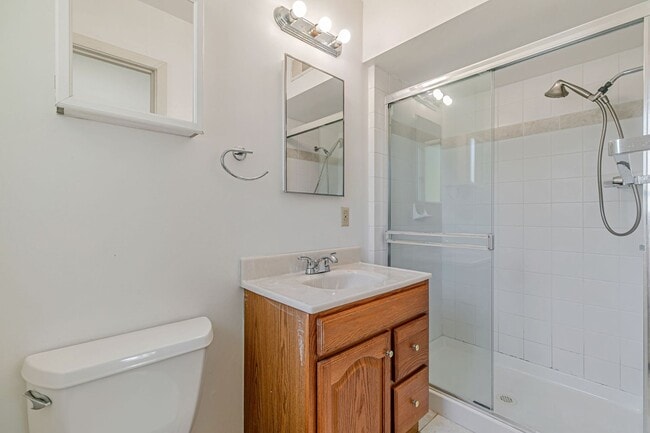 Building Photo - Classic Ranch Style Home in Top School Dis...