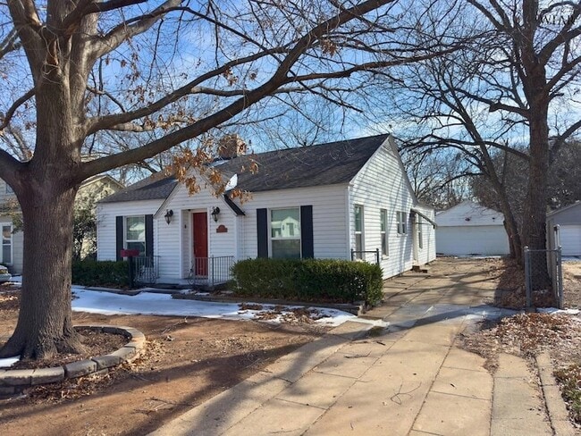 Building Photo - 1817 Ardath Ave