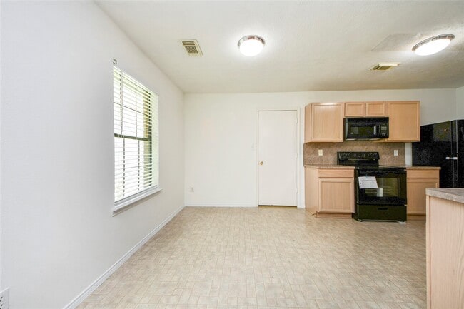 Building Photo - 16134 Coleburn Dr