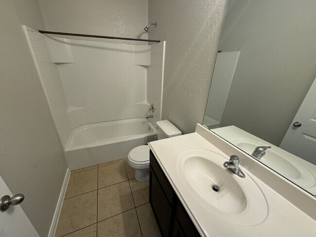Building Photo - 3-bed 2-bath 2-car garage in Magnolia Spri...