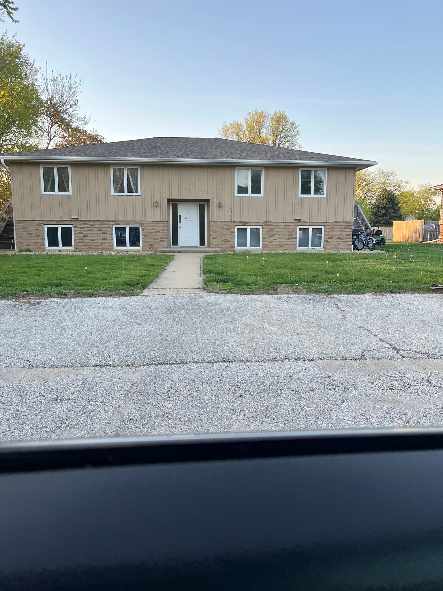 Building Photo - 617 W Partridge St