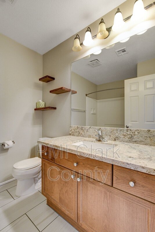 Building Photo - 8912 Ochoa St