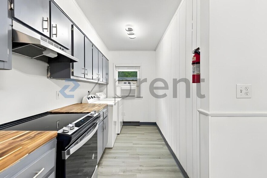Building Photo - Unit 1st floor