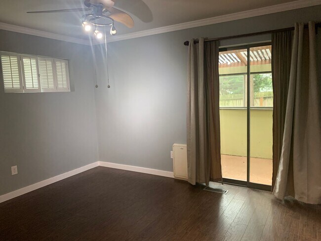 Building Photo - Newly Updated 2 Bed. 2 Bath Home on Fenced...