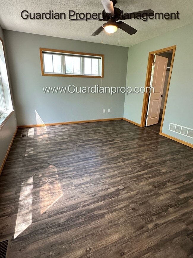 Building Photo - Brooklyn Park Single Family Home, Dishwash...