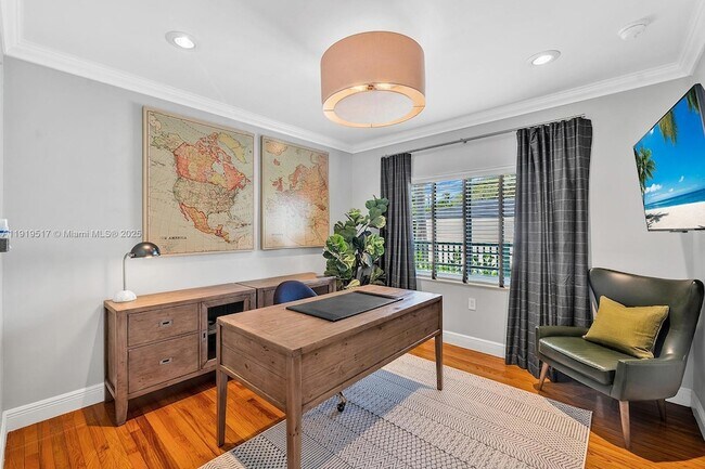 Building Photo - 5915 La Gorce Dr