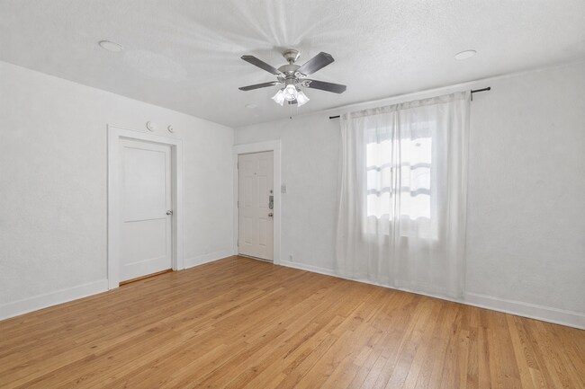 Building Photo - 1202 E 29th St