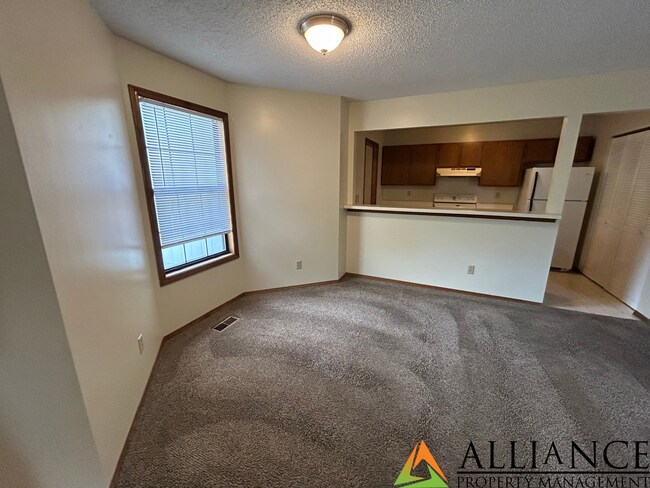 Building Photo - Willow Ln. 2313 - 15