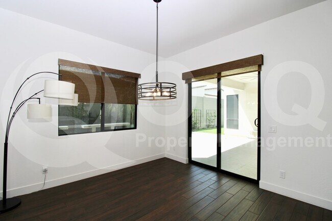 Building Photo - 813 E Corral Rd