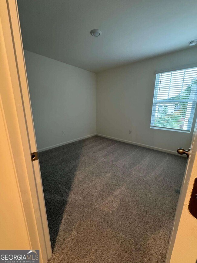 Building Photo - 87 Ingleton Dr