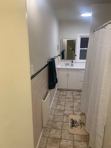 Building Photo - 205 Stull Ct