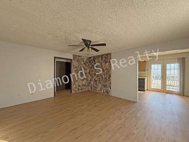 Building Photo - Spacious 2 Bedroom Duplex with Huge Parklike Backyard!