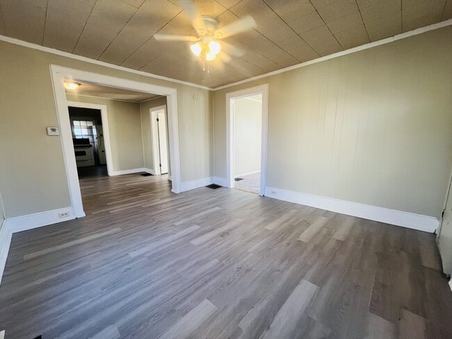 Building Photo - 735 E College Ave