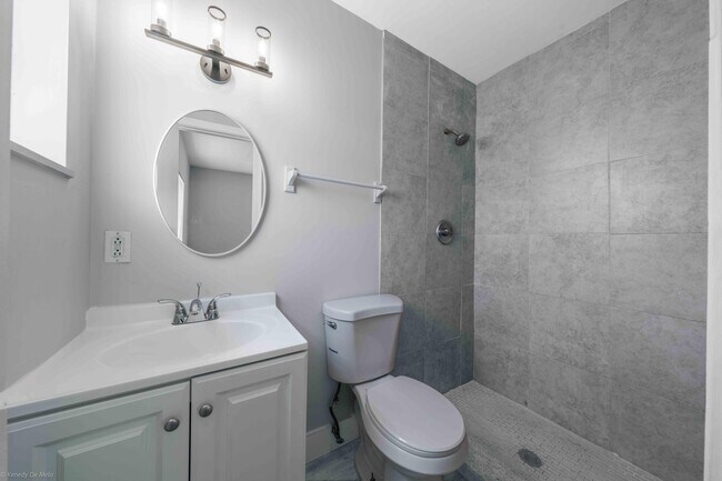 Building Photo - 510 SW 13th Pl
