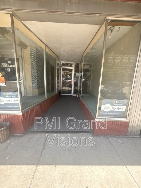 Building Photo - 603 Monroe Ave