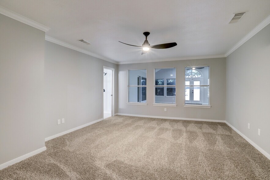 Building Photo - 7098 Shadow Lake Dr