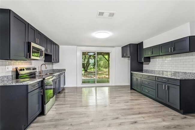 Building Photo - 1279 Jaycee Dr