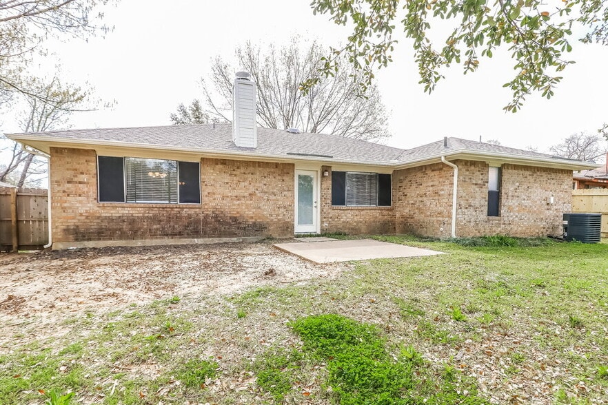 Building Photo - 4213 Claremont Dr