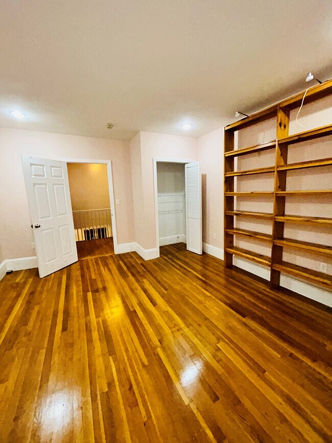 Building Photo - 23 Holmfield Ave