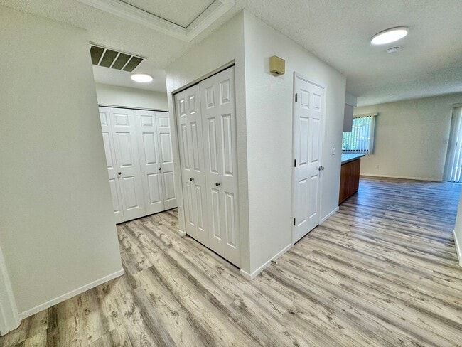 Building Photo - Salmon Creek Condo with Swim, hot tub and ...