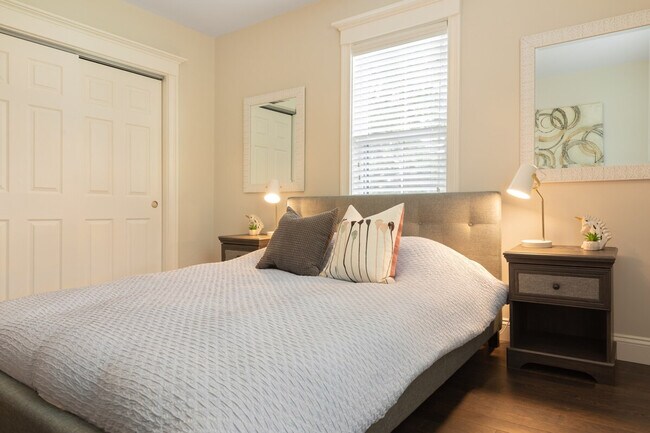 Building Photo - 810 Broadway-SI ID1511377P