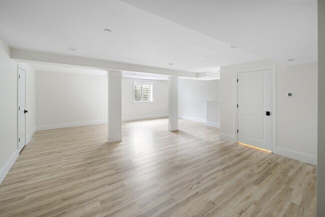 Building Photo - 19 Lily Pond Ln