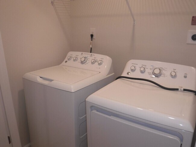 Building Photo - Rent will be $1375