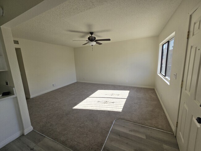 Building Photo - 300 Brookside Ln