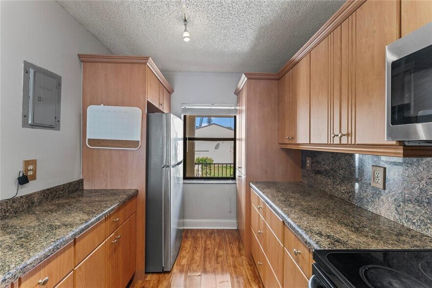 Primary Photo - 11344 Taft St