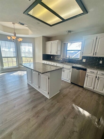 Building Photo - 127 Lori Dr