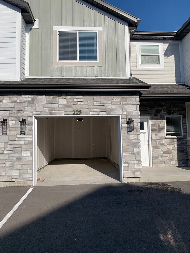 Building Photo - Riverstone